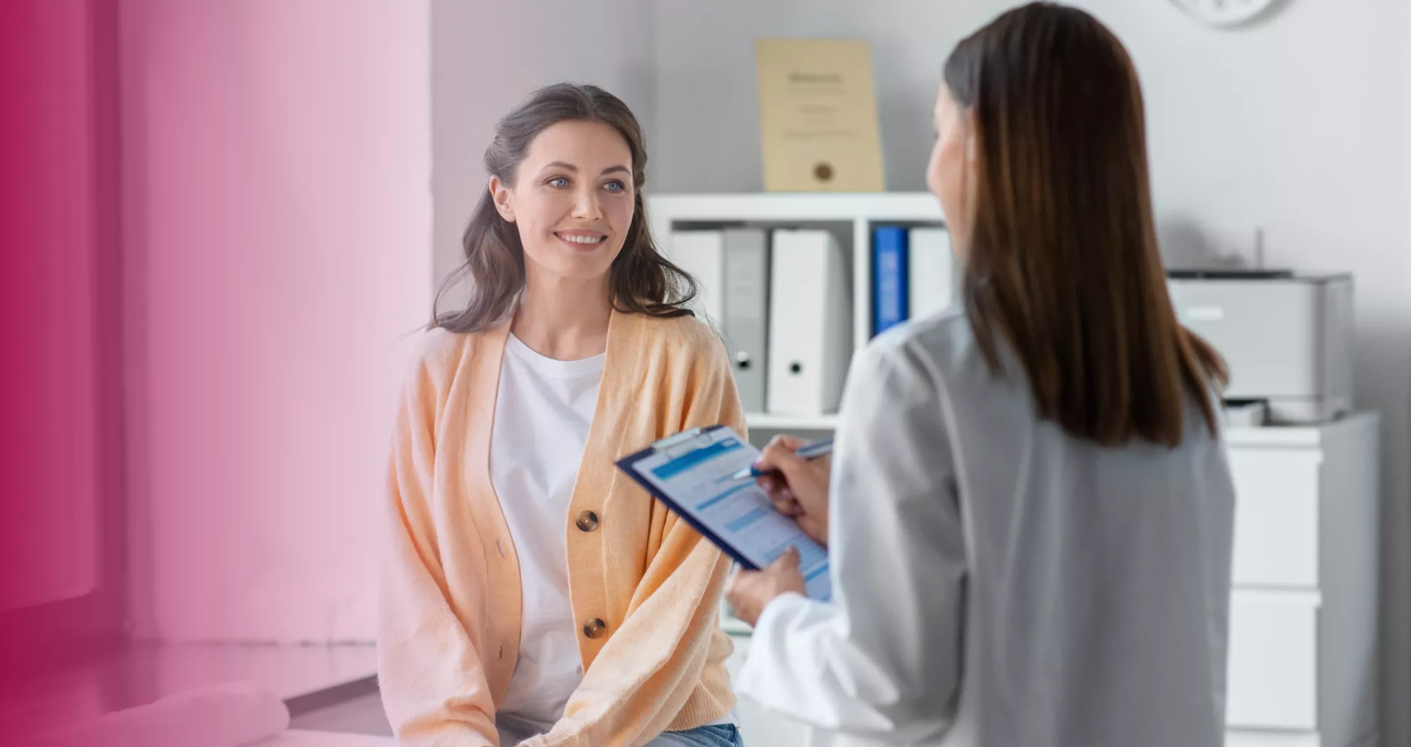 Consultation bien-être patiente avec praticienne chez Goulmant Ostéo à Toulouse dans un cabinet chaleureux